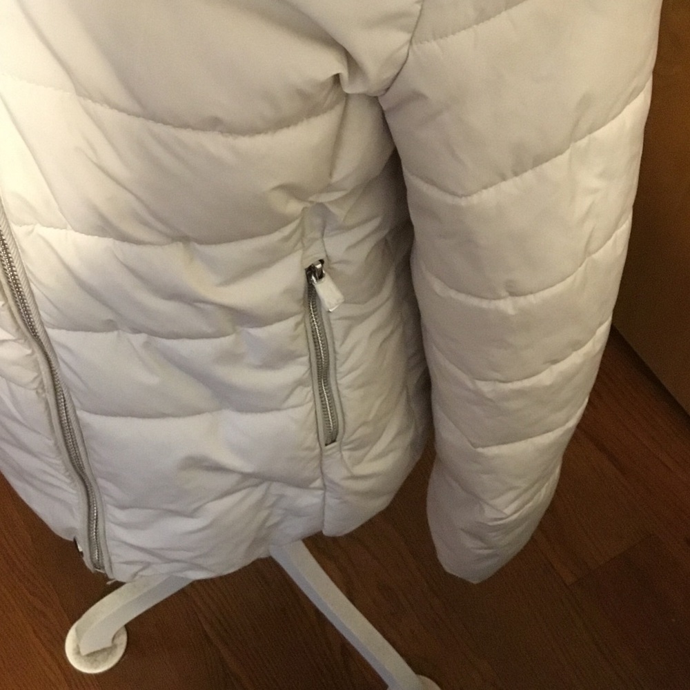 Forever 21 off White Puffer Jacket with Faux Fur Collar - Picture 4 of 5